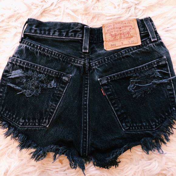 Levi’s Black High Waisted Shorts - Picture 2 of 2